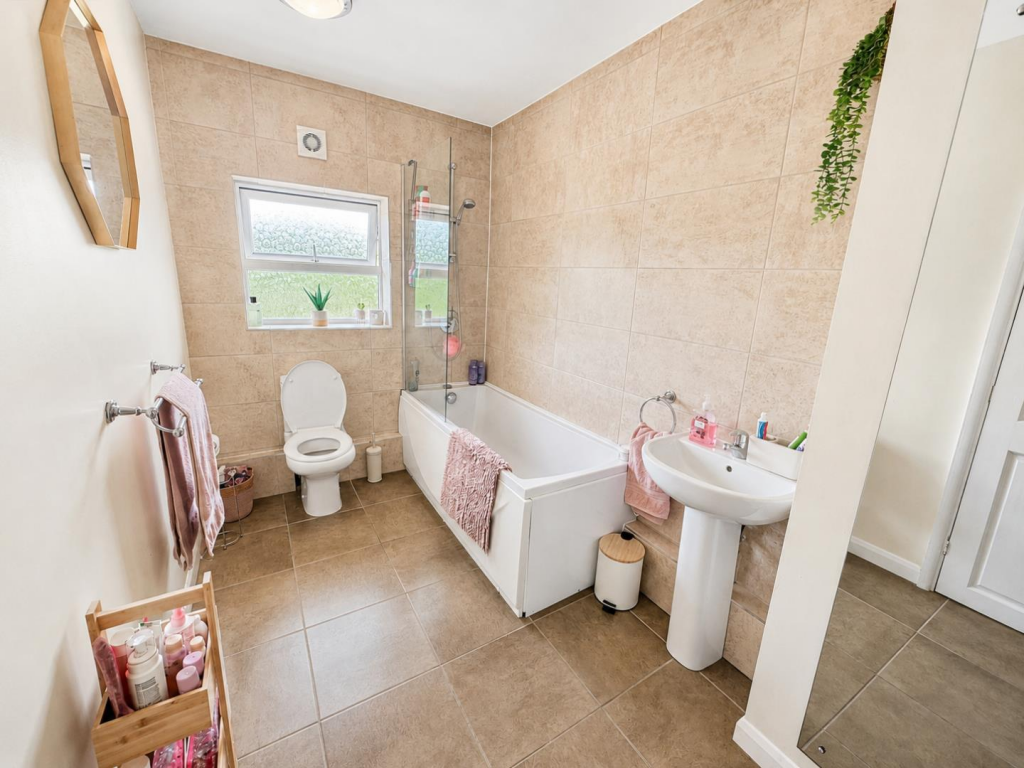 House in Northampton, West Northamptonshire - View 4