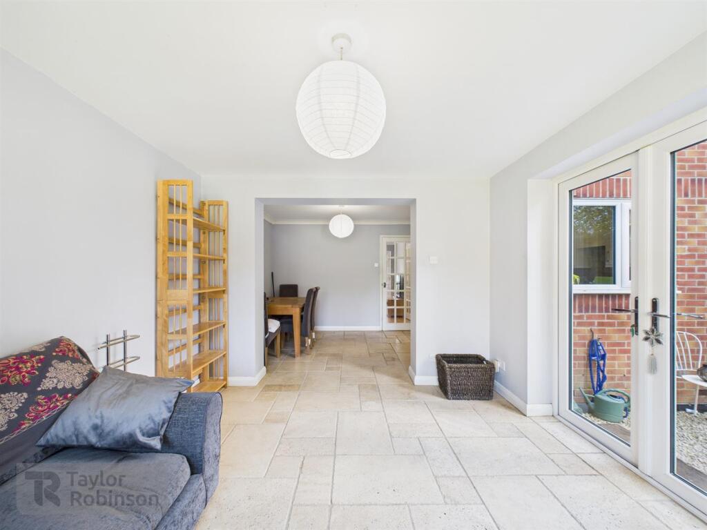 House in Crawley, Maidenbower, Worth - View 5