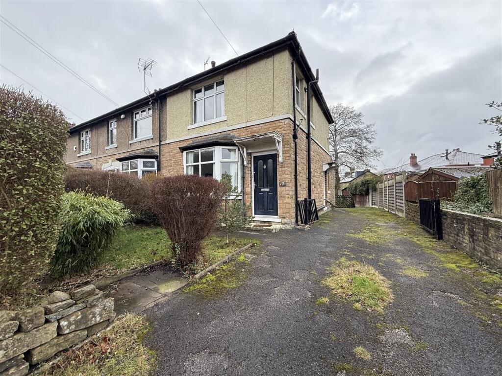 Main image of property: Spire Hollin, Glossop