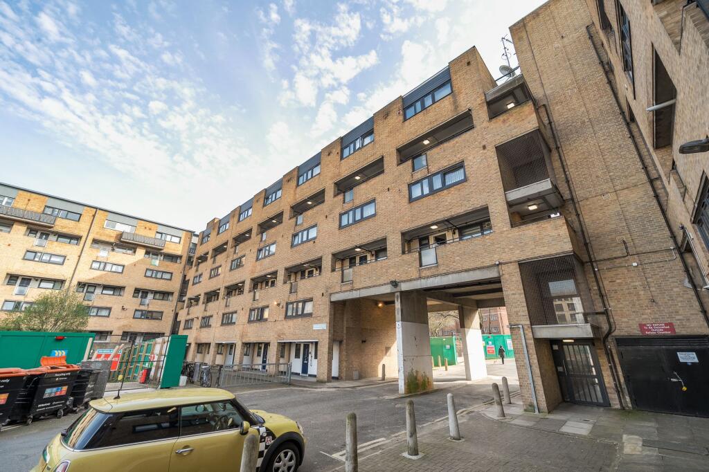 Main image of property: Queens Drive, Datchworth Court, N4