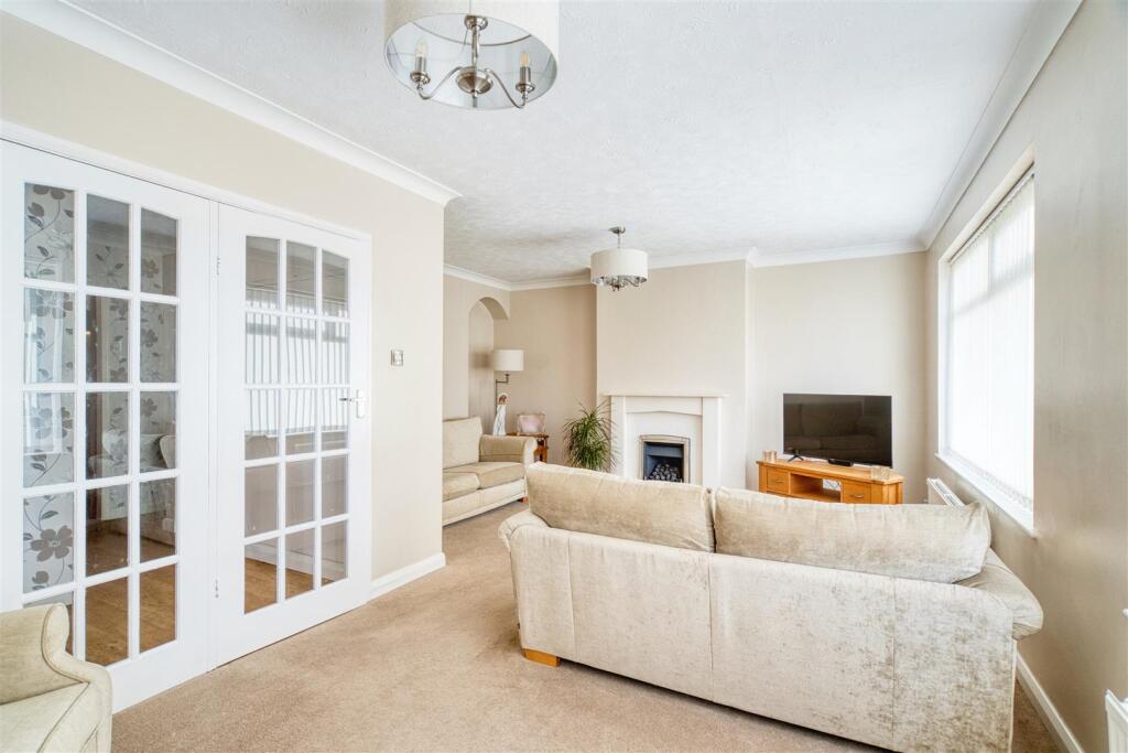 House in Keyingham - More
