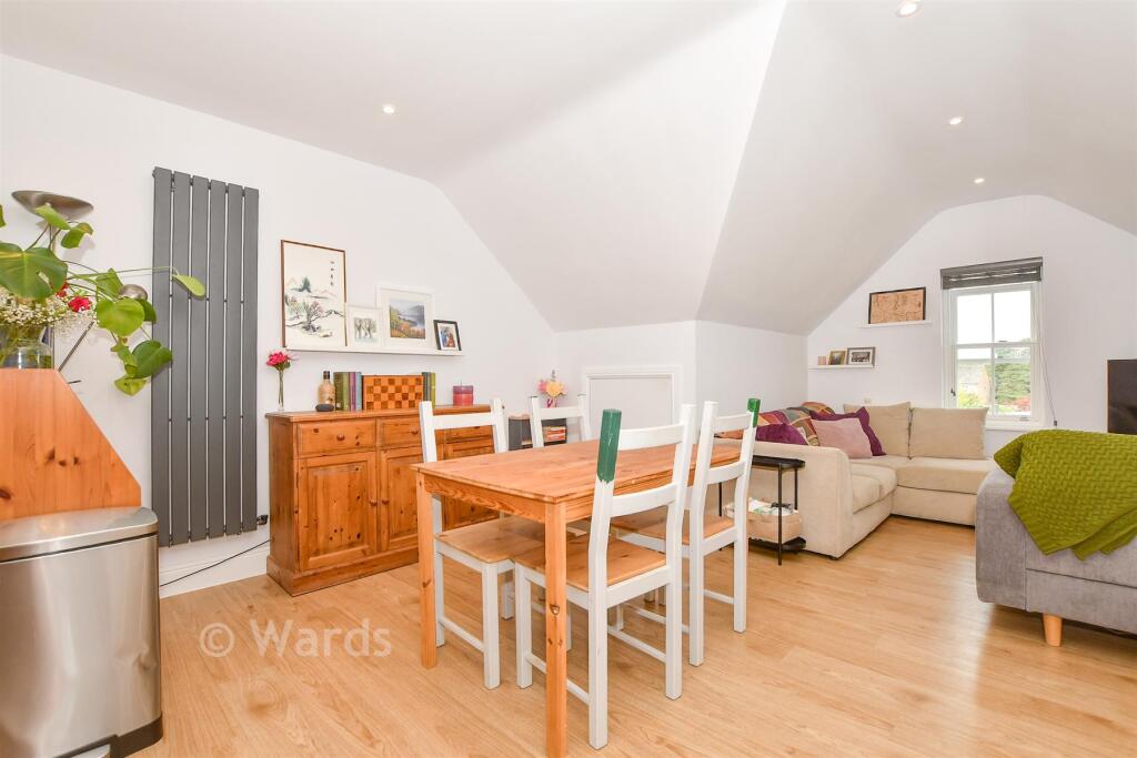 Apartment in Tunbridge Wells, Pembury - View 3