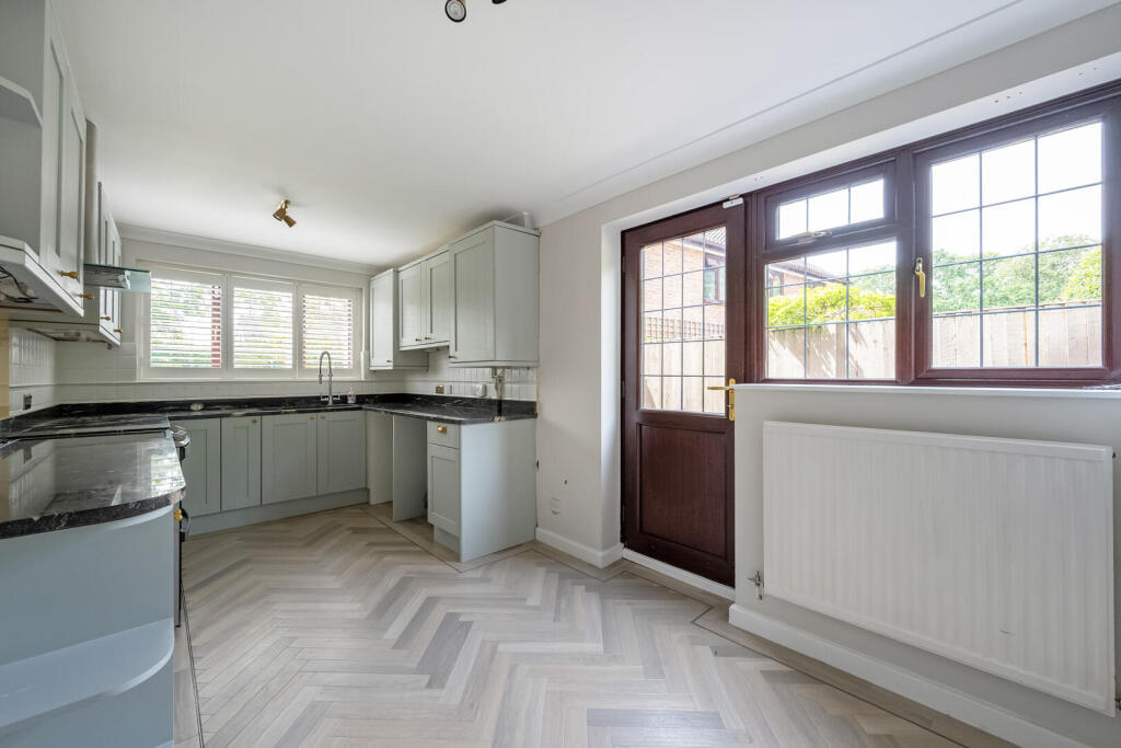 Ilex Crescent, Locks Heath, Southampton photo 4