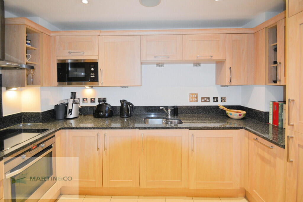Apartment in Kingston upon Thames - View 4