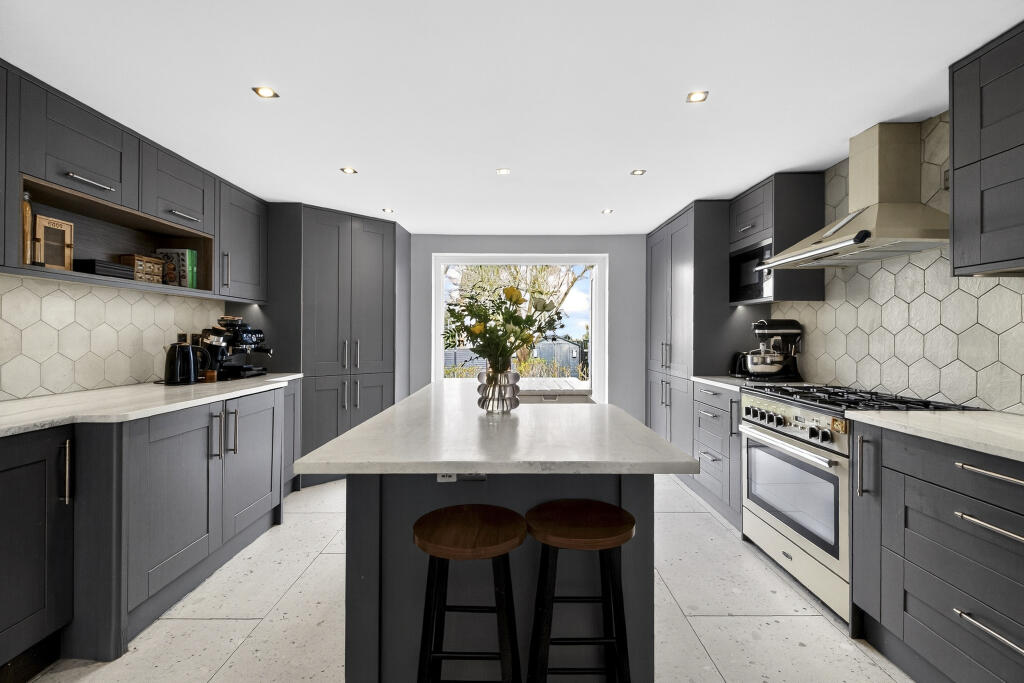 Main image of property: Summer Street, Luton, LU1