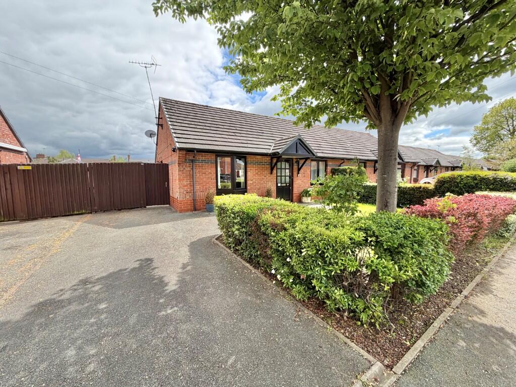 2-bed semi-detached on Malvern Avenue, Ellesmere Port, £31,250