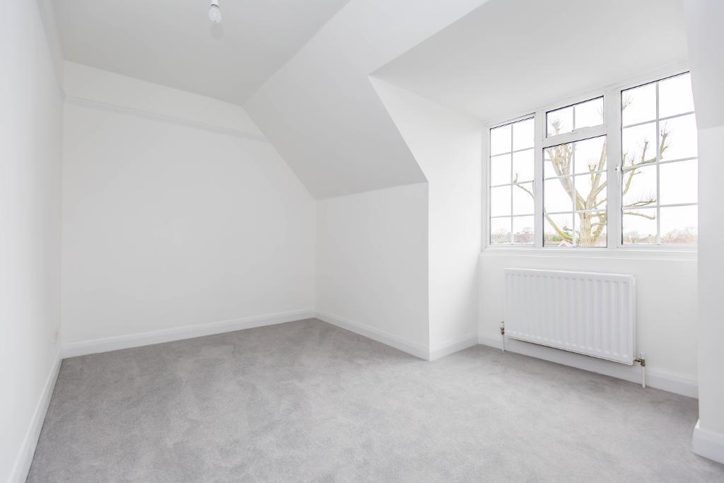Apartment in Croydon - More