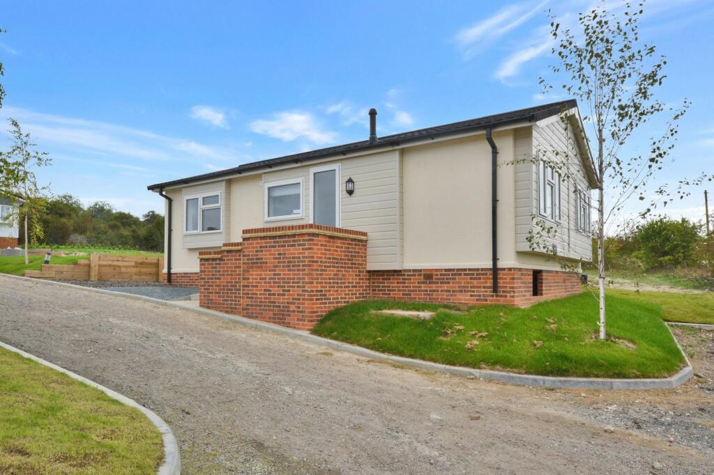 2-bed caravan on Yew Tree Park Home, Charing, TN27, £195,000