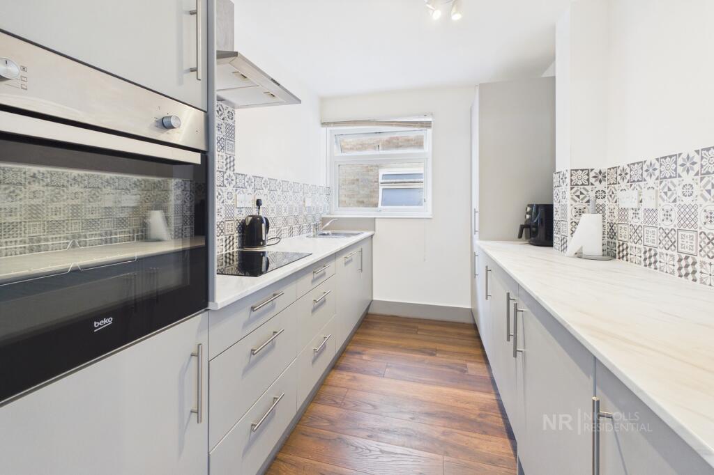 Apartment in Sutton, Benhilton - View 4