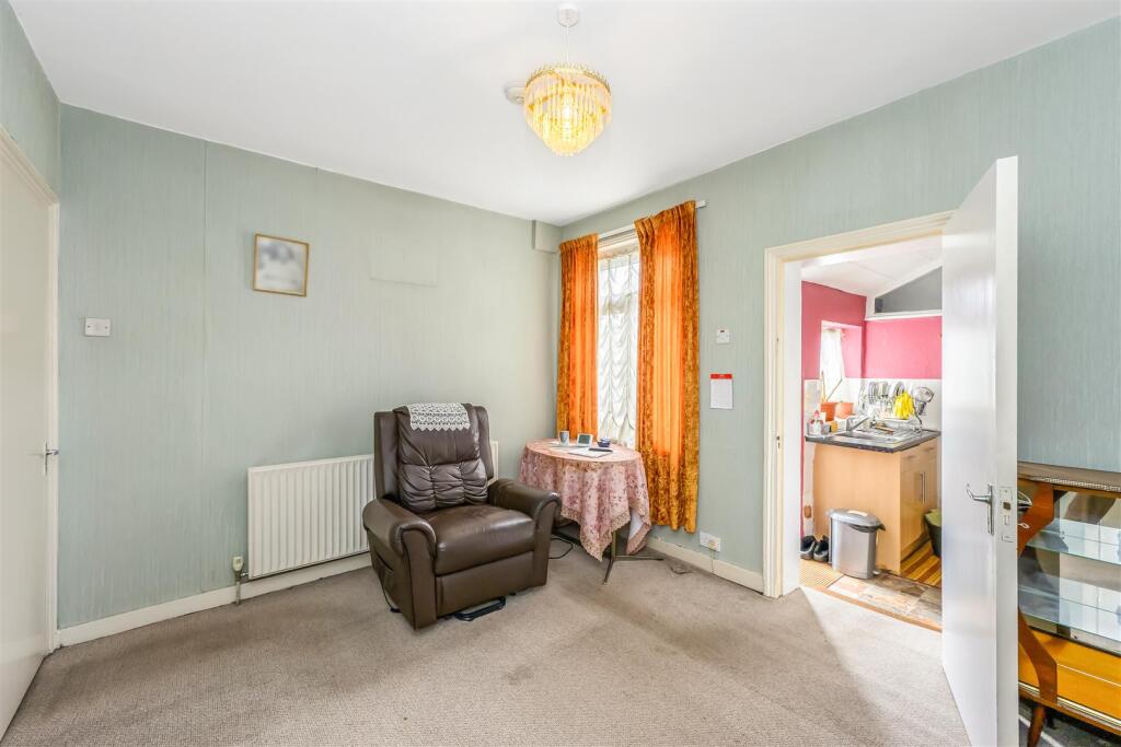House in London, Walthamstow Village, Leyton - More