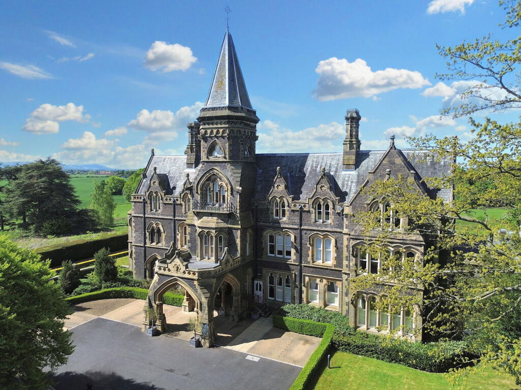 2-bed flat on 10, Grey Towers Hall, Nunthorpe, £250,000