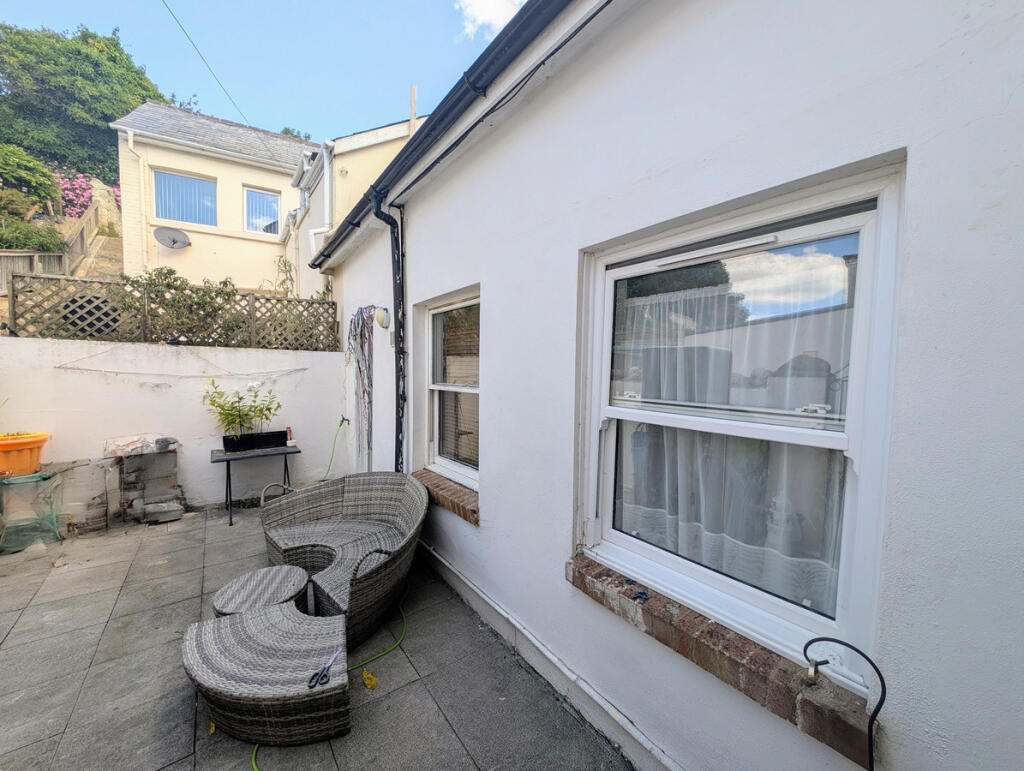 High Street, Ventnor, PO38 photo 4