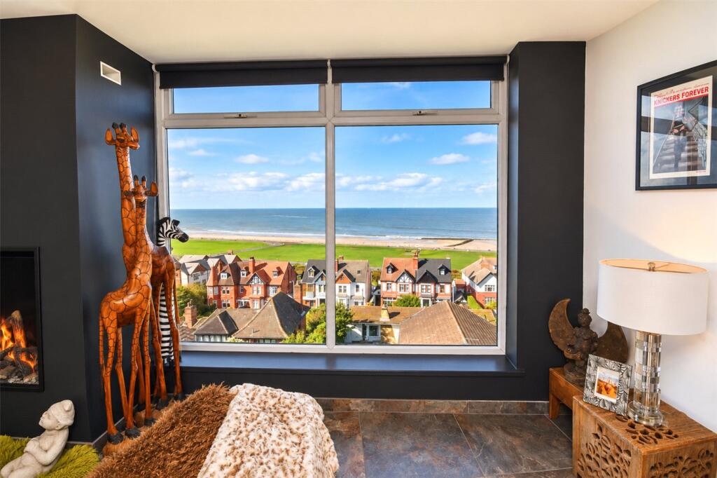Apartment in Wallasey, New Brighton - View 3