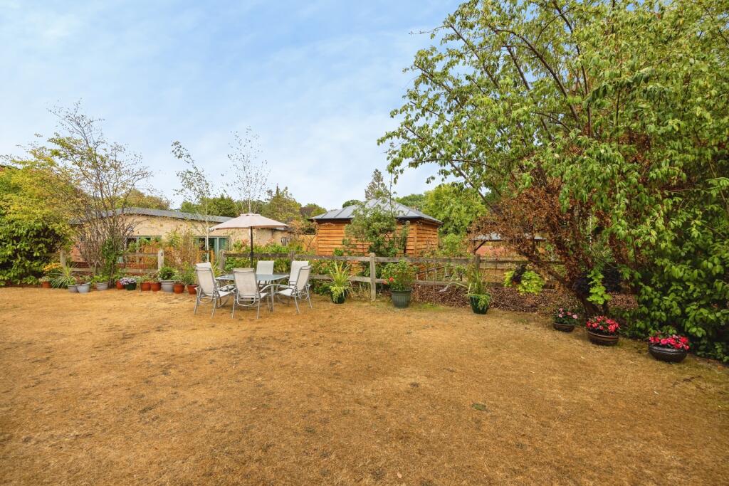 Apartment in Guildford - More