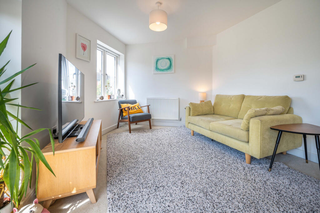 Apartment in Hart, Crookham Park - More