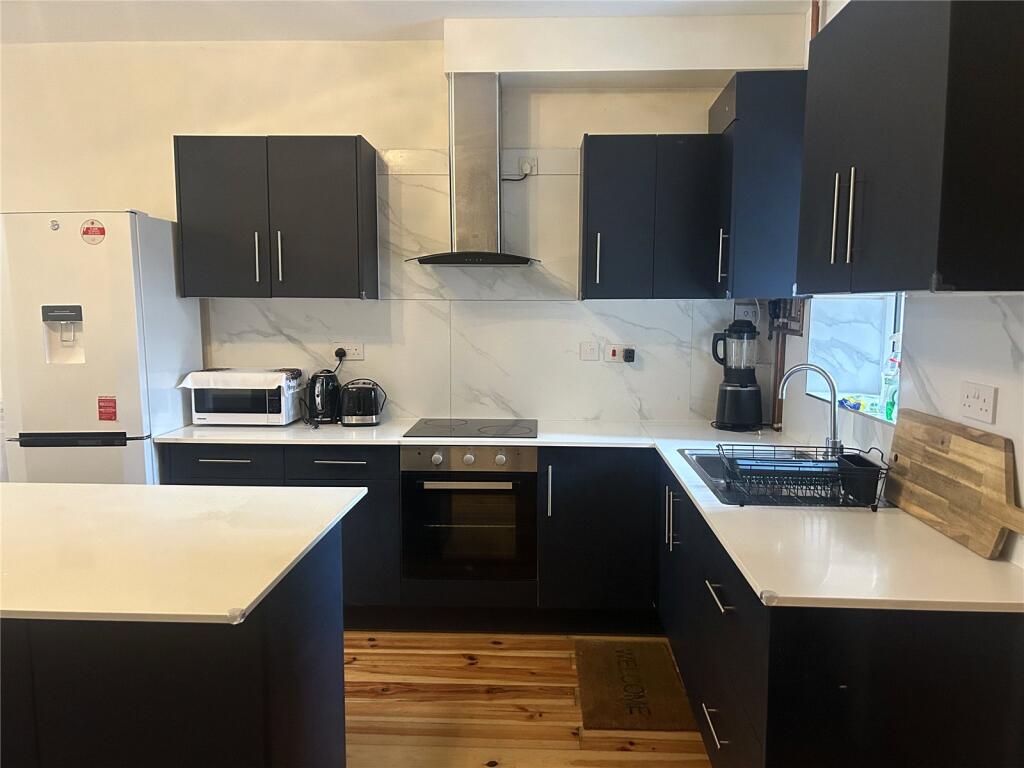 House in Oldham, Cowhill, Werneth - More