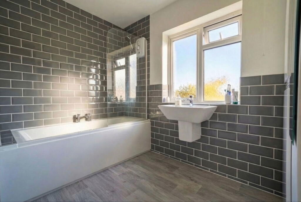 Additional image 21 of Blackford Road, Shirley