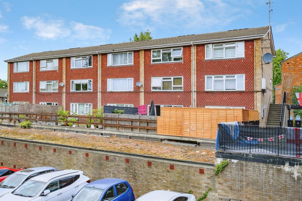 Main image of property: Heather Way, Hemel Hempstead