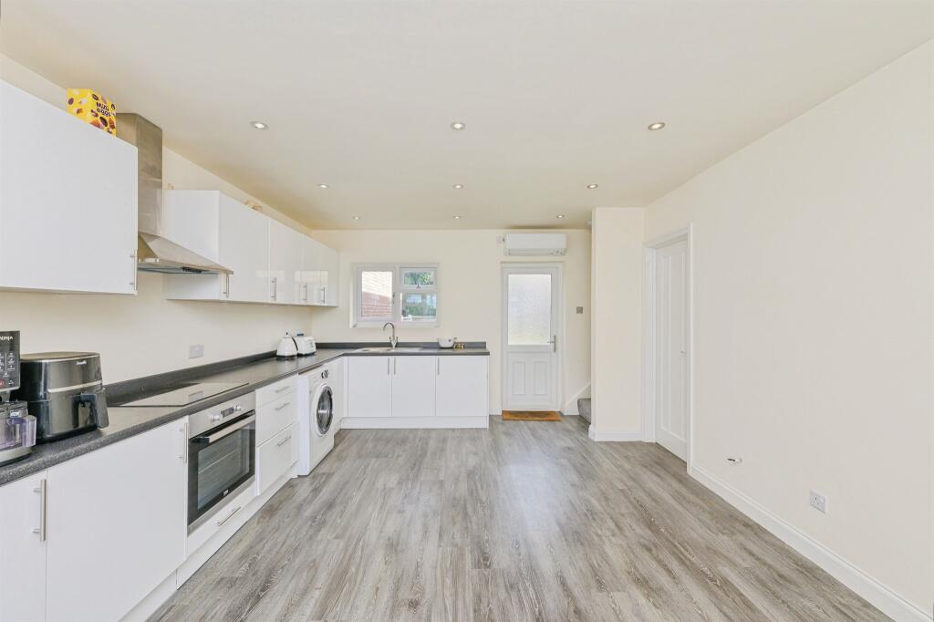 House in Tamworth, Staffordshire - More