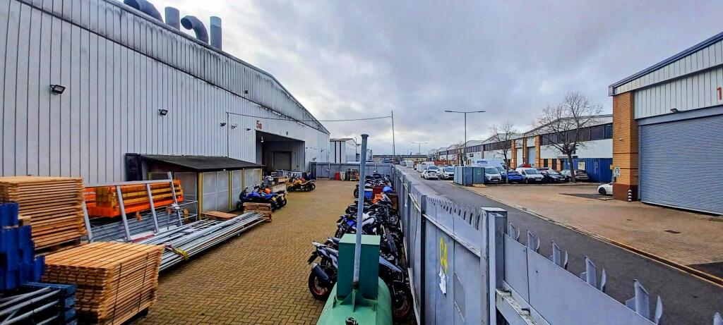 Unit 5, Alpha Way, Egham internal image, warehouse, industrial unit, external secure yard.jpg