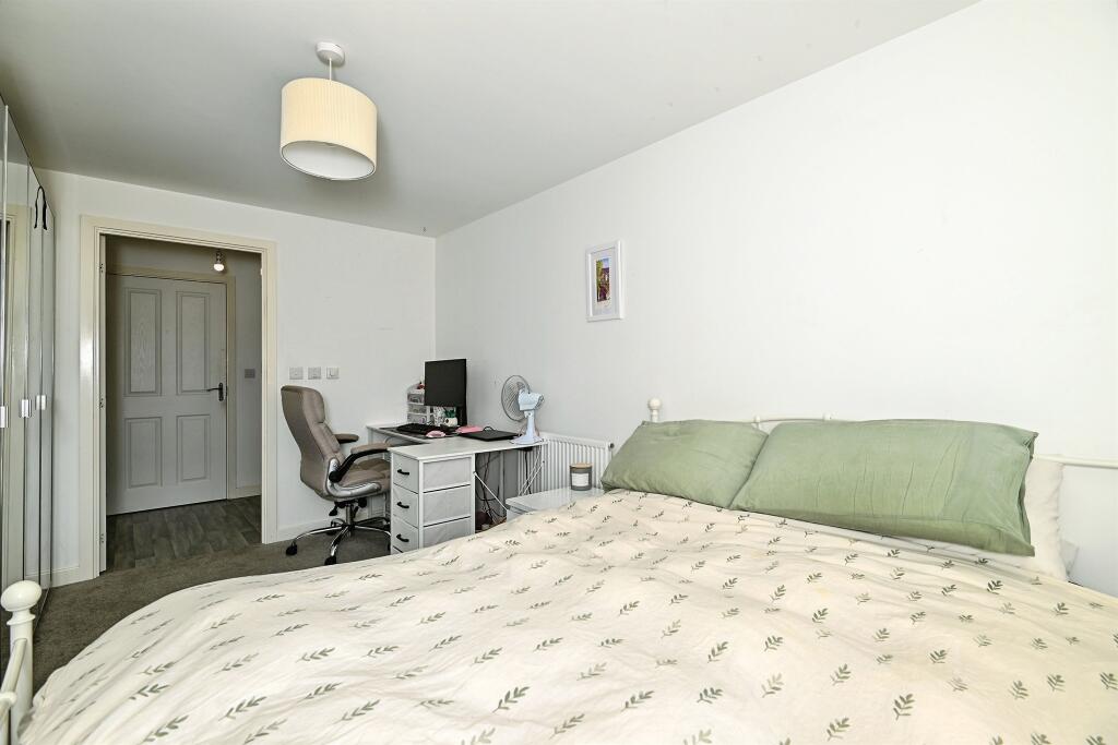 Apartment in Rochester - More