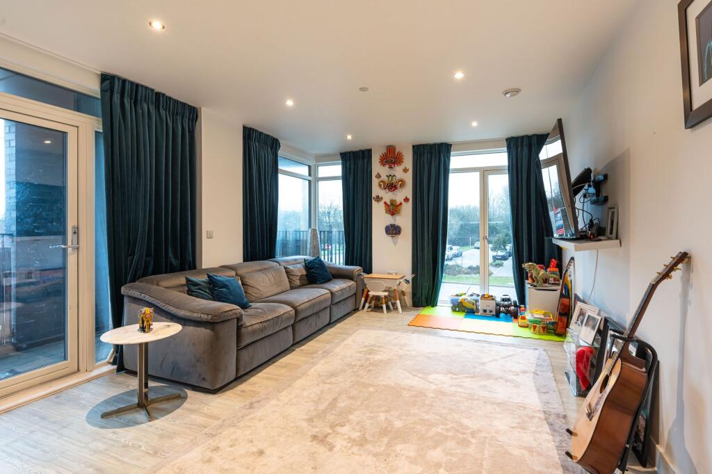 Apartment in Oxford, Barton Park, Oxfordshire - View 4