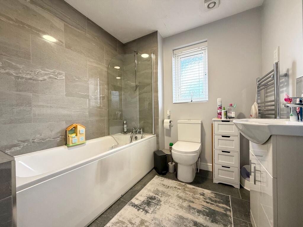 House in Luton - View 5