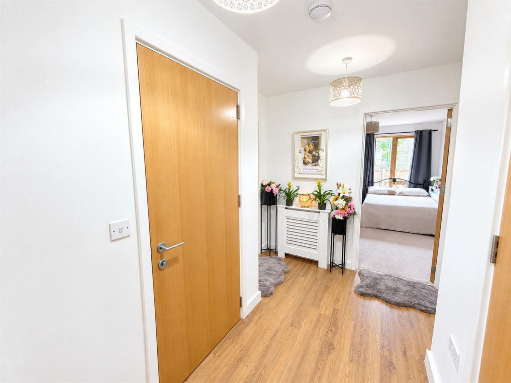 Apartment in Southall - View 2