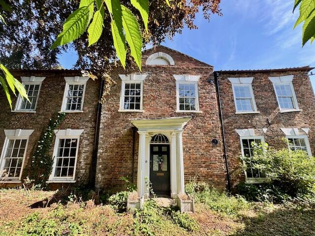 Main image of property: Rose Villa 3 East Street Alford LN13 9EQ