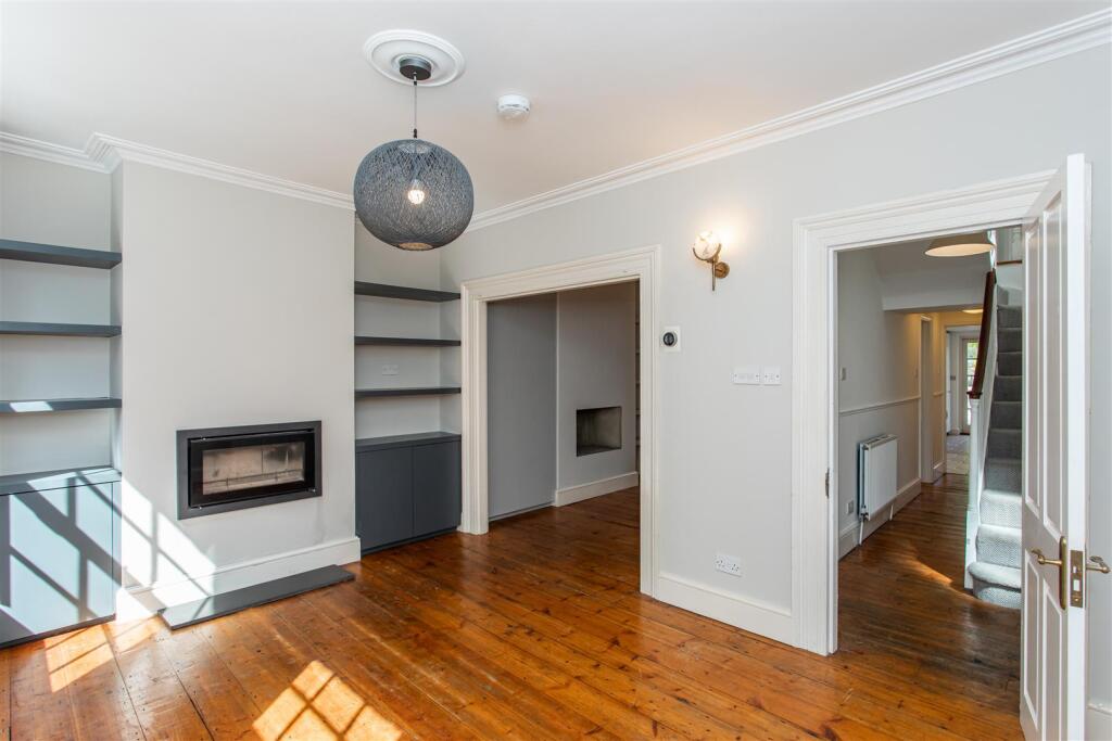 House in London - View 2