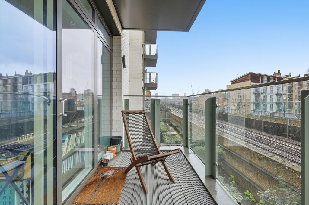 Chorley Court, Canary Wharf, E14 - View 4