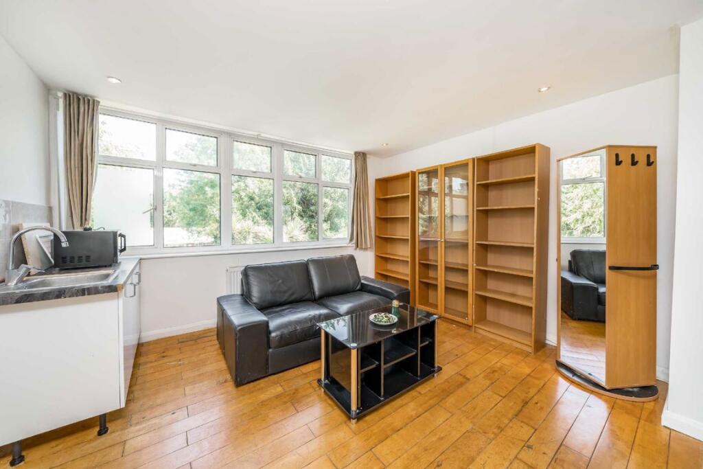 Apartment in London, Whetstone - View 2