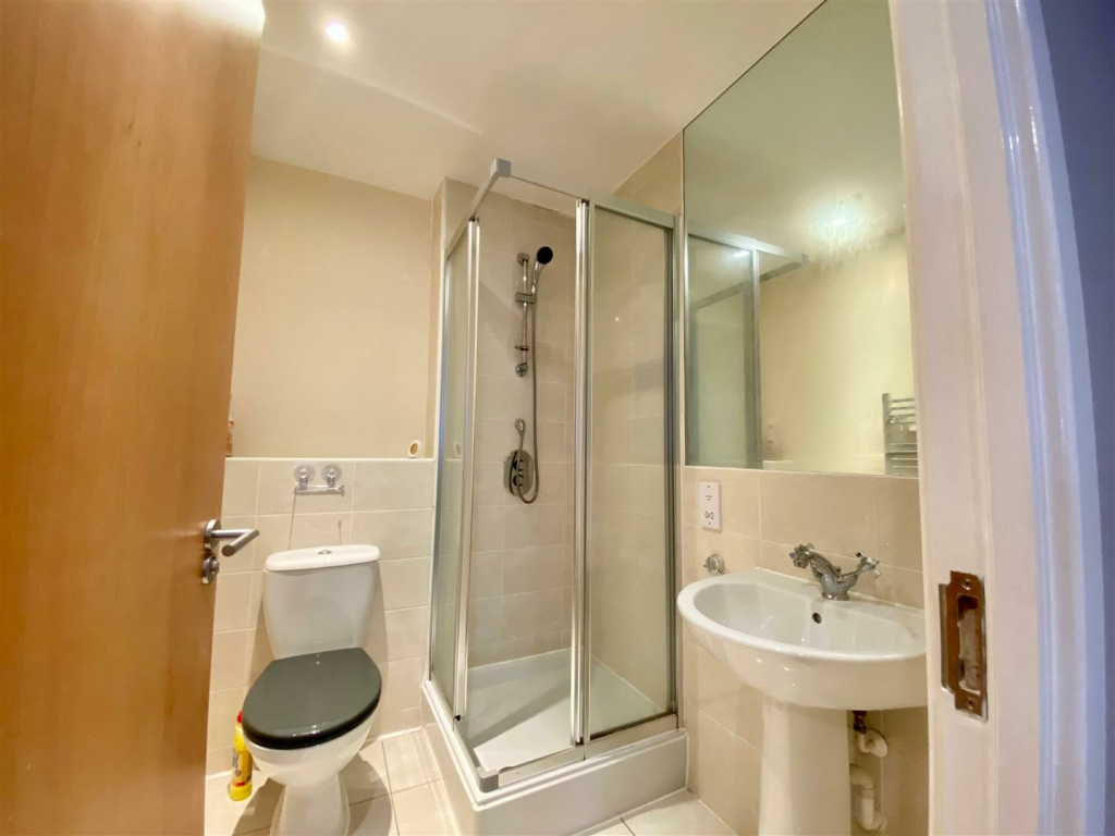 Apartment in Wrexham, Eagles Meadow Shopping Centre, Caia Park - More