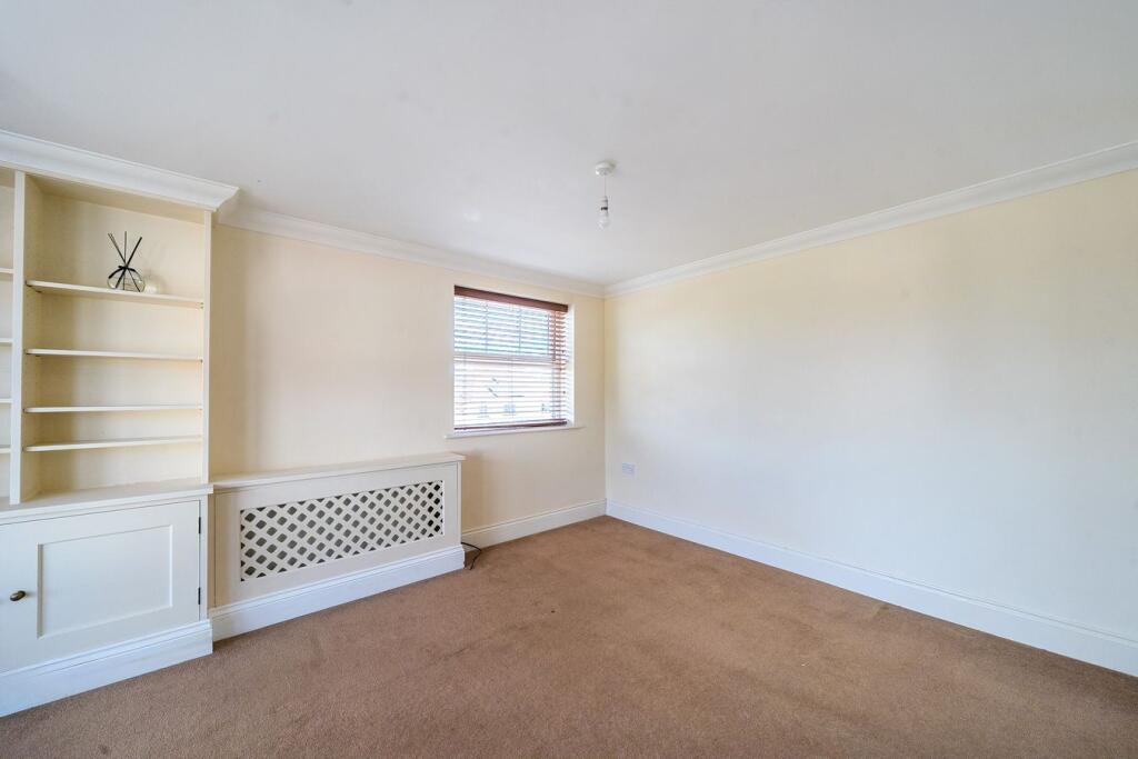 Apartment in Lymington - More