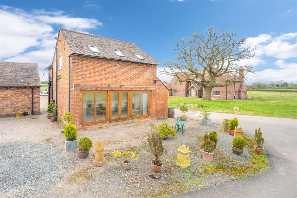 Main image of property: The Hopbarn, Fosters Farm, Henley Road, Ullenhall, Henley-In-Arden