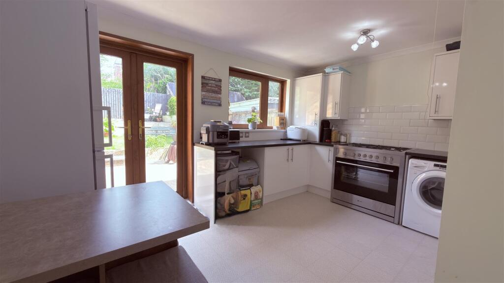 The Pines, Hirwaun, Aberdare photo 5