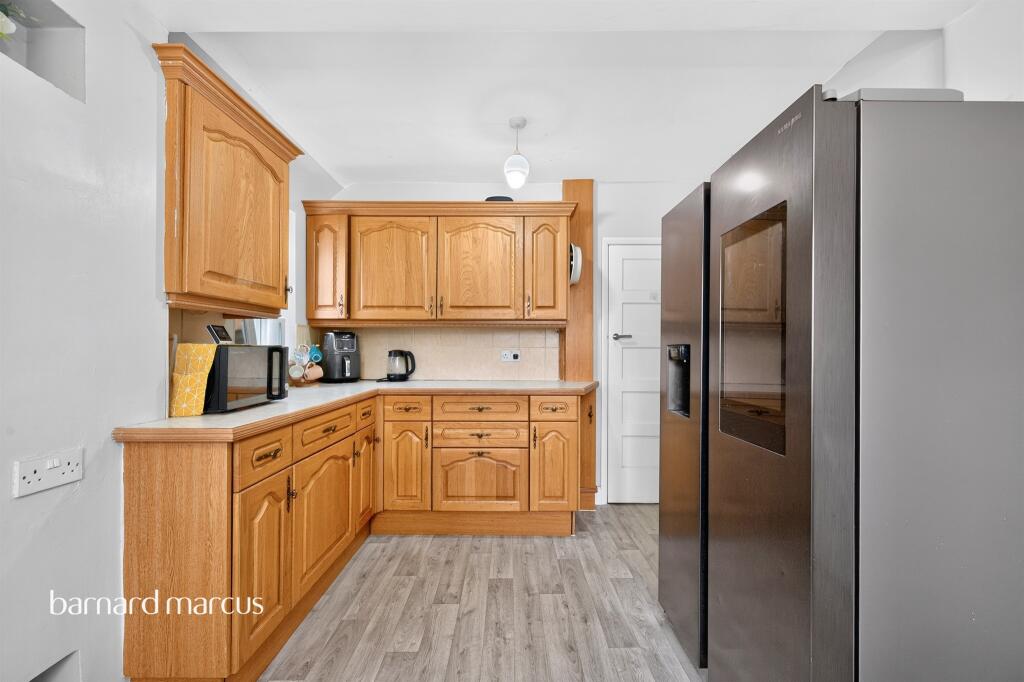 House in London, Royal Borough of Kingston upon Thames - View 5