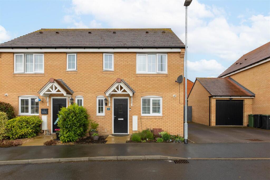 Main image of property: Wren Close, Lower Stondon, Henlow SG16 6GD
