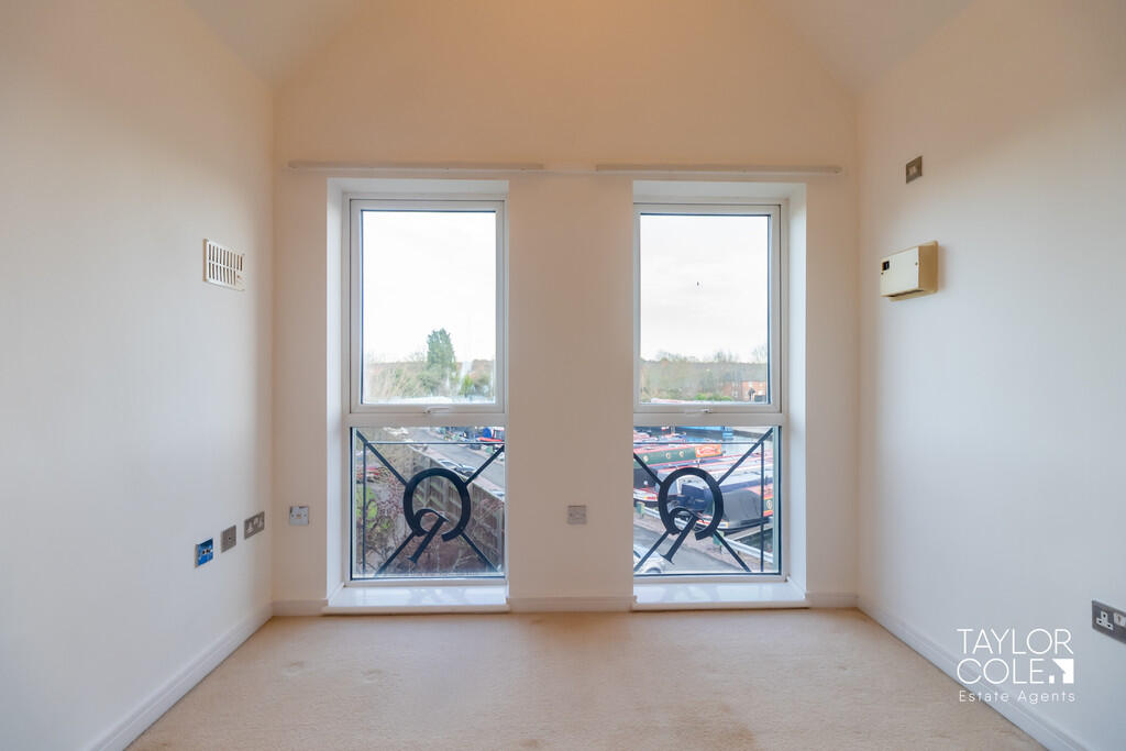 Apartment in Tamworth, Staffordshire - View 4