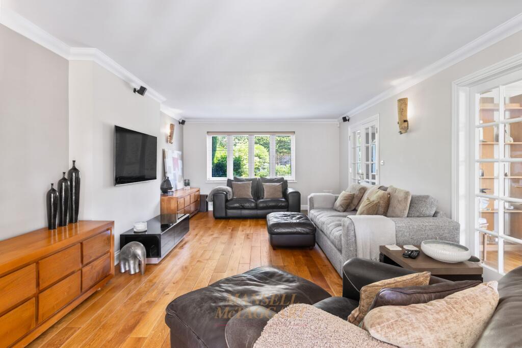 Holtye Place, East Grinstead, RH19 photo 4