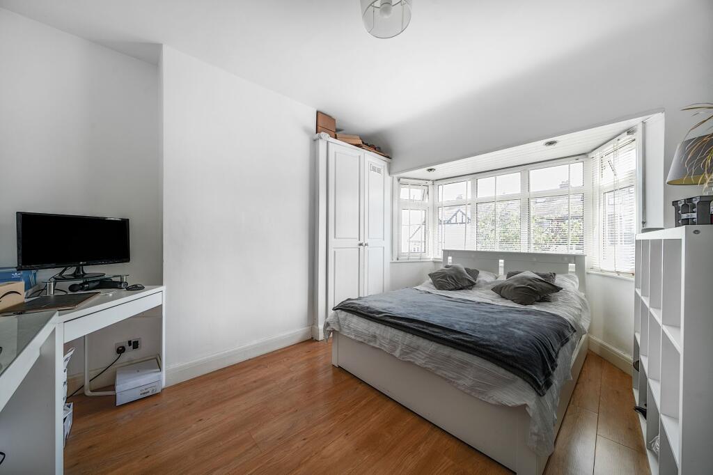 Aylesford Avenue, Beckenham, BR3 - More