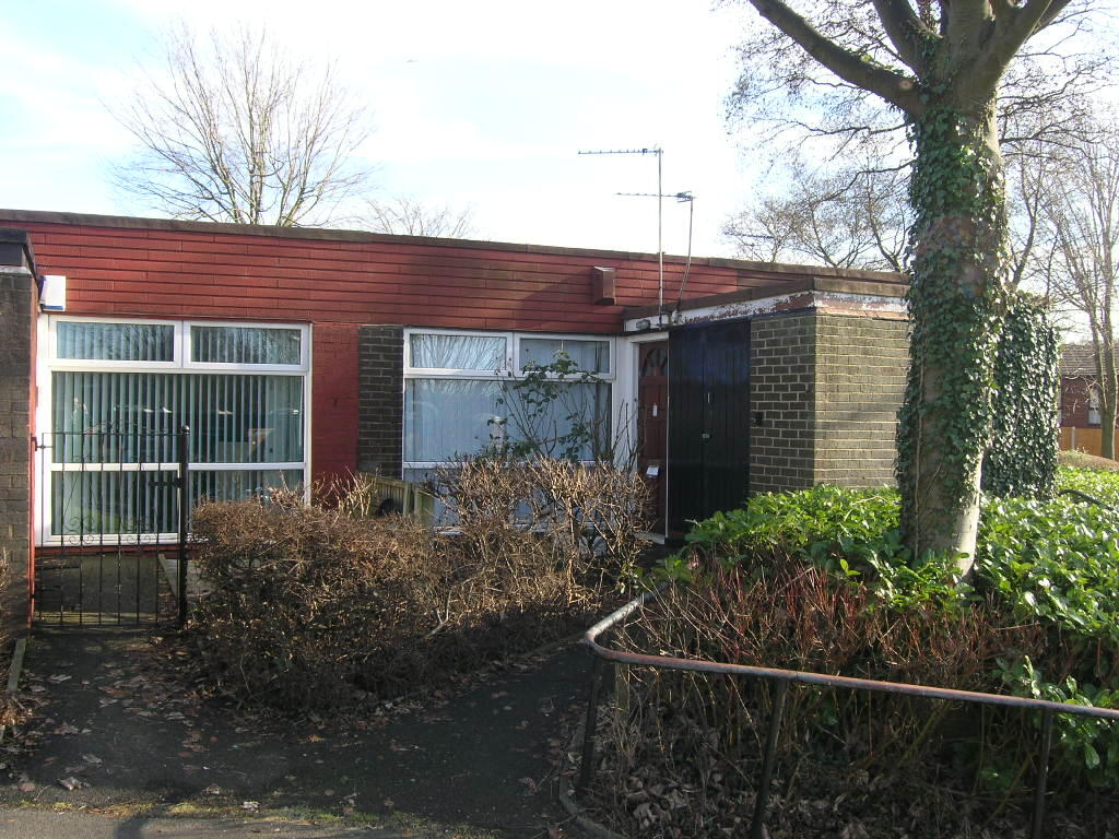 Main image of property: 4 Spinnaker Close, Runcorn, WA7 6DH