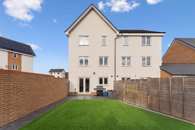 4-bed semi-detached on Vickers Way, Wantage, £415,000