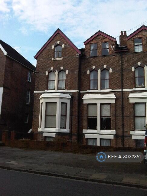 Apartment in Wirral, Liverpool City Region - View 5