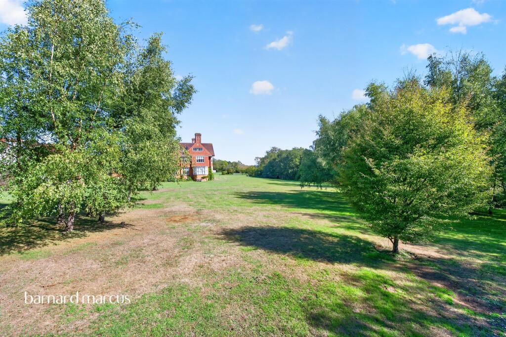 Apartment in Sutton - View 4