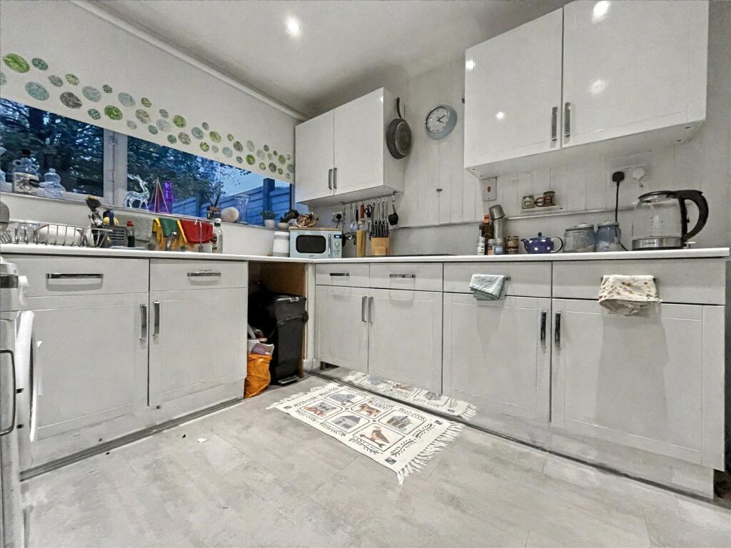 House in Gillingham, Medway - View 2