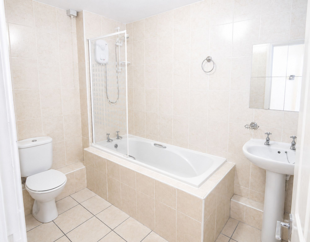 Apartment in Newcastle upon Tyne - View 5