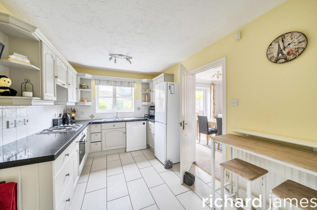 Thetford Way, Taw Hill, Swindon, SN25 photo 4