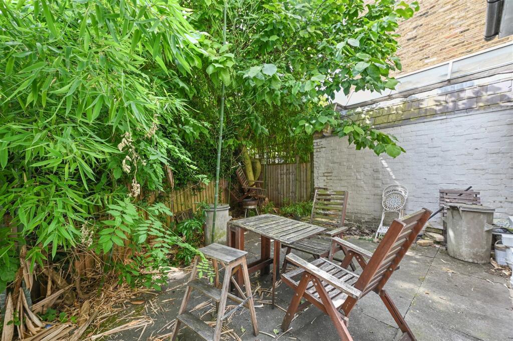Apartment in London, Shepherd's Bush - View 2