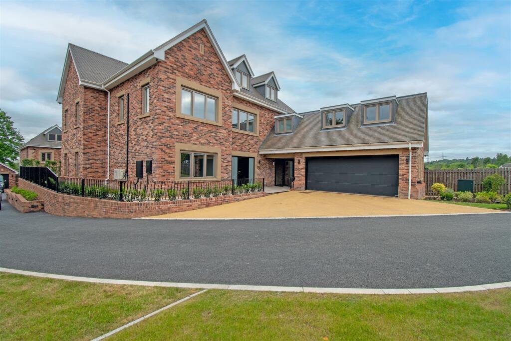 Main image of property: Oak Grove, Aldridge